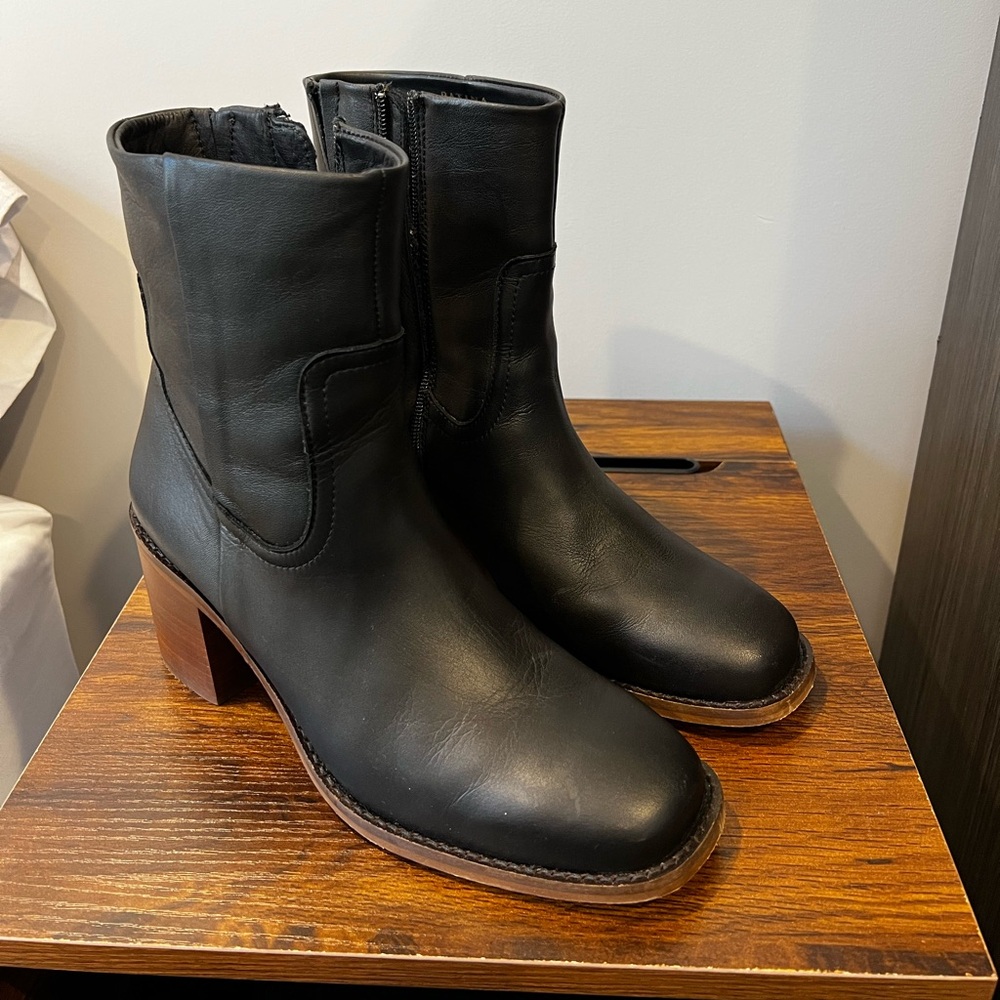 Portland leather “Patina” Oslo booties. Size 8